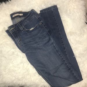 Levi’s super skinny 535 size 25